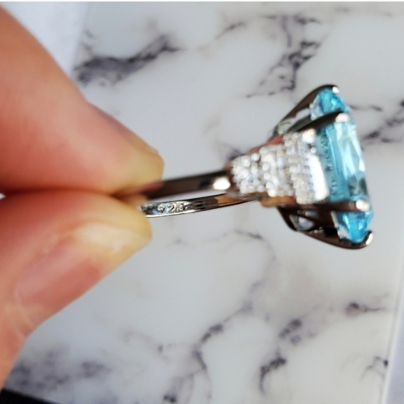 New Elegant Aquamarine Ring - Picture 7 of 8